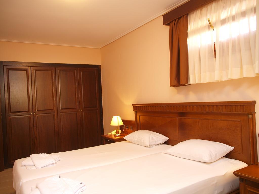 Mylos Hotel Apartments (Adults Only) Платаньяс Экстерьер фото